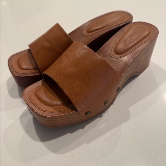 Splendid Women's Tan Leather Slide Sandals - Picture 2 of 9